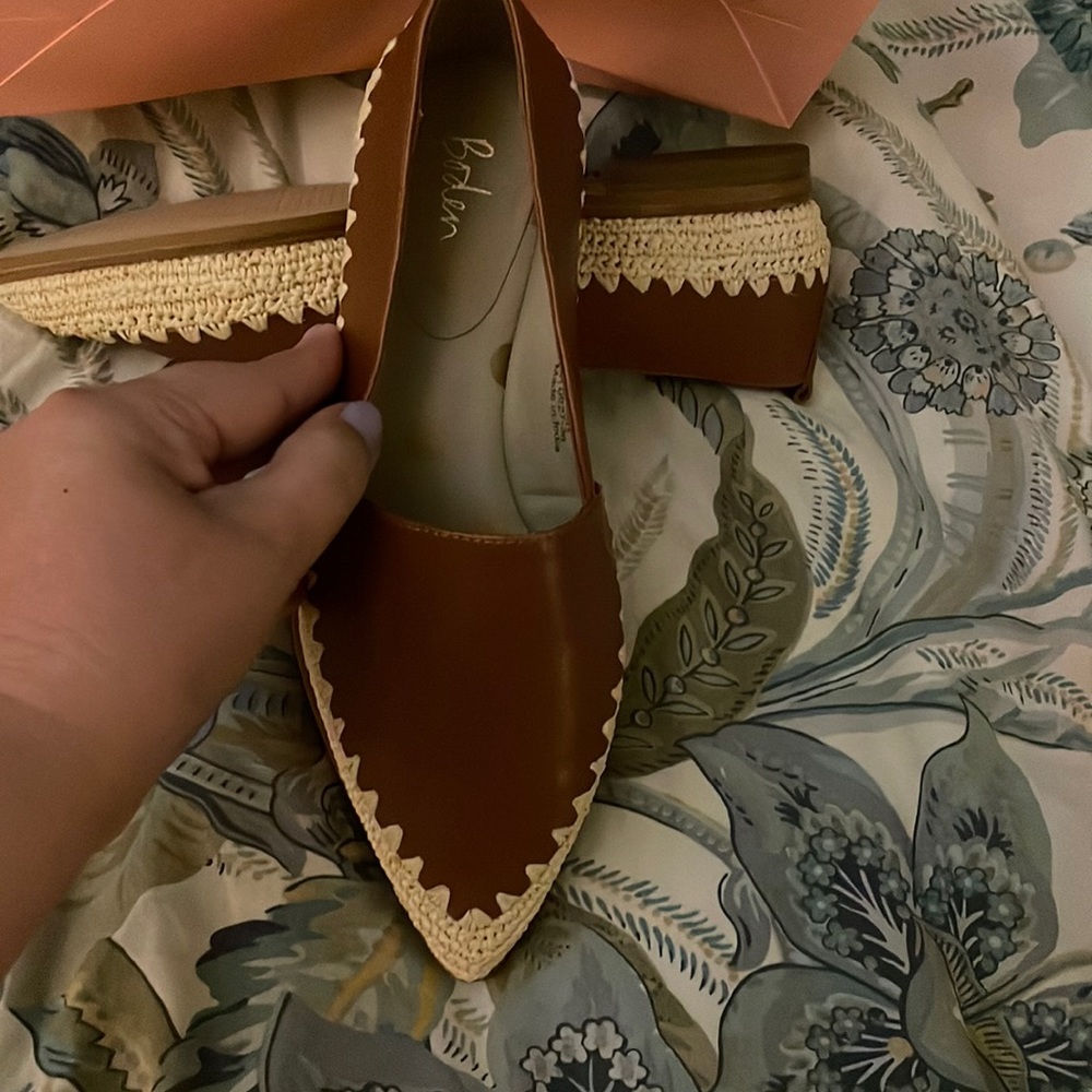 New without tags.  Very nice Flats made from India.